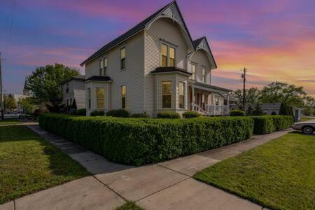 Spacious Upstairs 1Bed- Walking Distance To Beach Outlet Mall Michigan City Exterior photo
