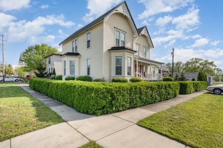 Spacious Upstairs 1Bed- Walking Distance To Beach Outlet Mall Michigan City Exterior photo