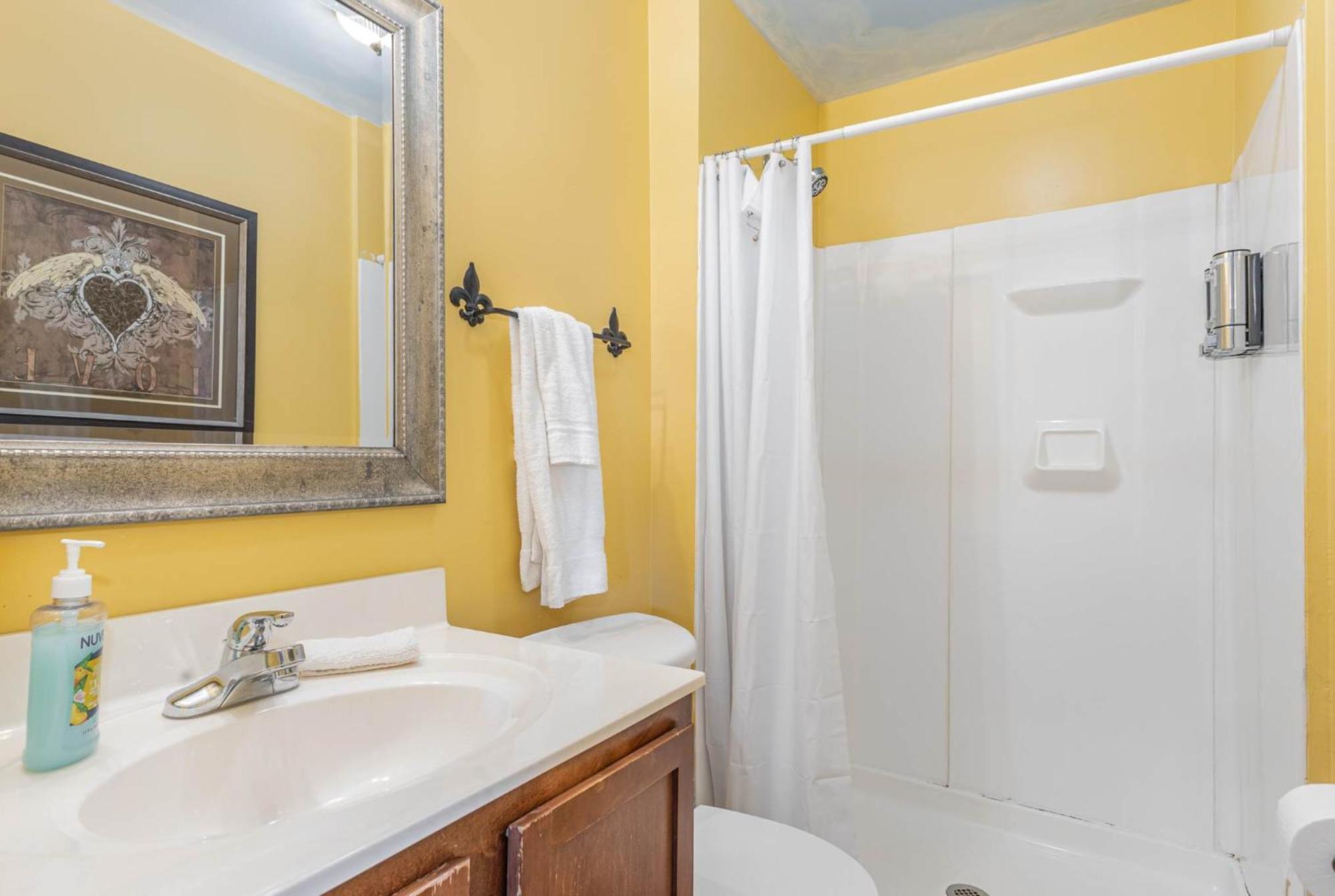Spacious Upstairs 1Bed- Walking Distance To Beach Outlet Mall Michigan City Exterior photo