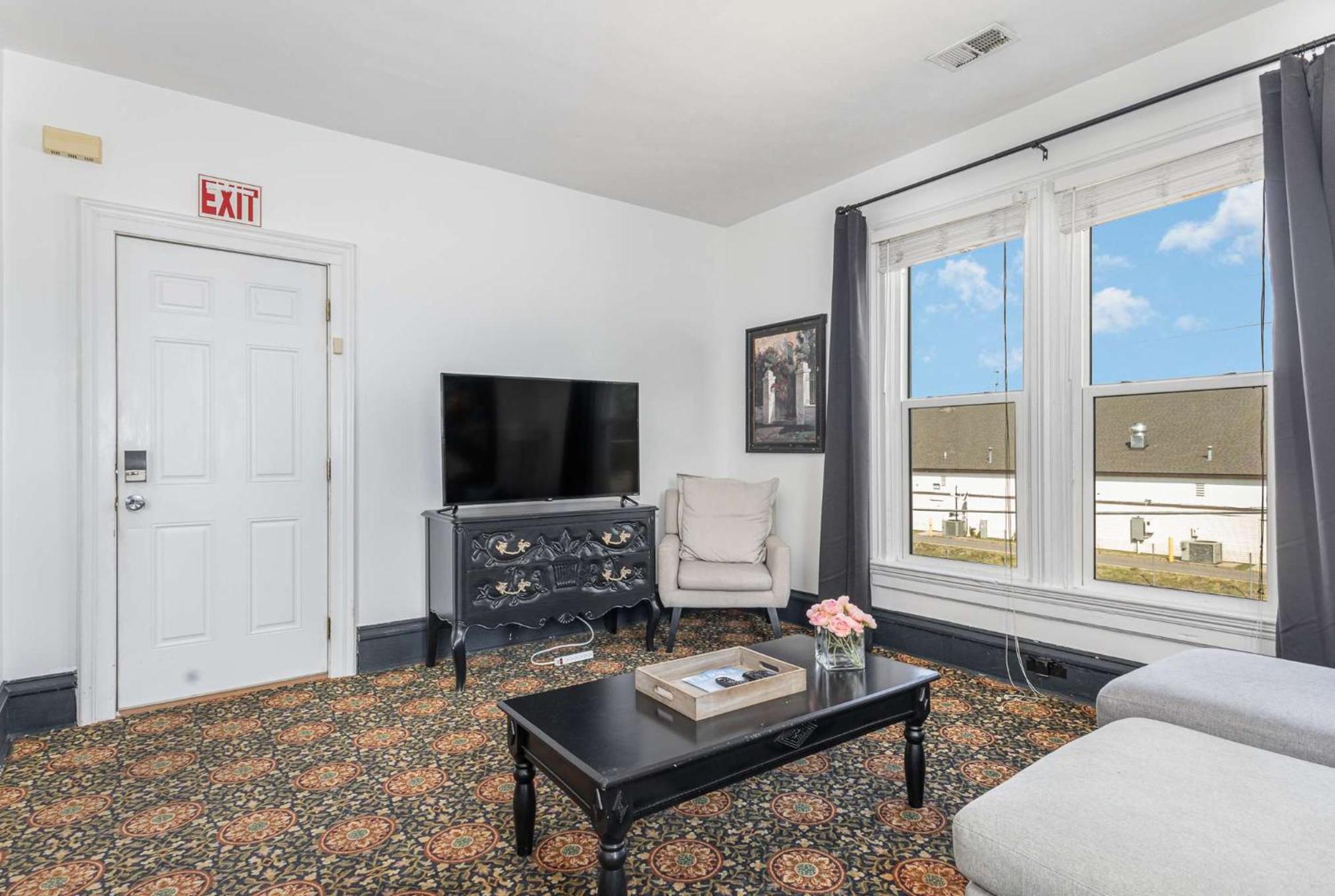 Spacious Upstairs 1Bed- Walking Distance To Beach Outlet Mall Michigan City Exterior photo