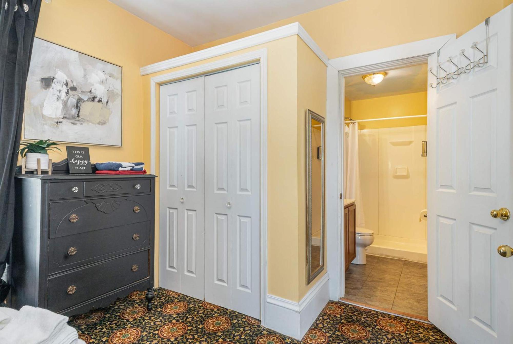 Spacious Upstairs 1Bed- Walking Distance To Beach Outlet Mall Michigan City Exterior photo